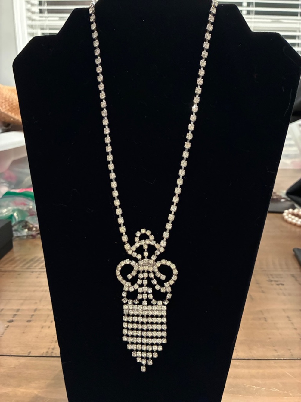 Rhinestone Pendant Necklace in Silver Tone